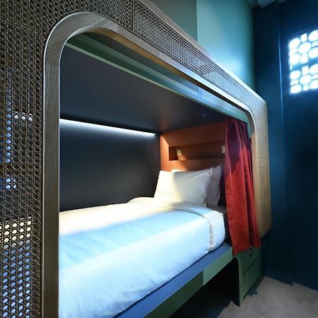 Dream Chaser Boutique Capsule Hotel Singapore Exterior photo