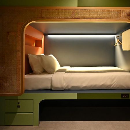 Dream Chaser Boutique Capsule Hotel Singapore Exterior photo