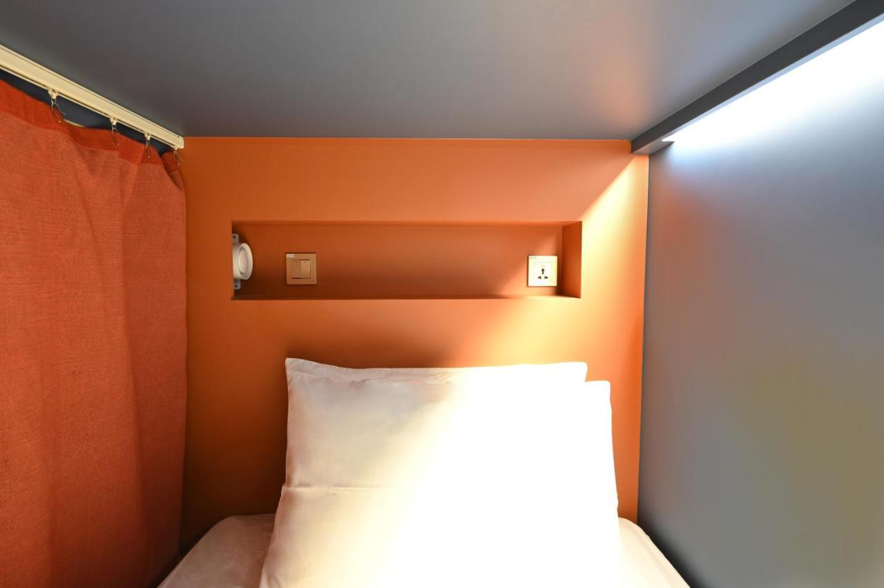 Dream Chaser Boutique Capsule Hotel Singapore Exterior photo