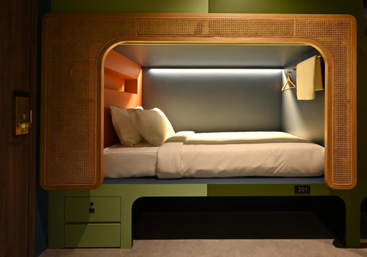 Dream Chaser Boutique Capsule Hotel Singapore Exterior photo